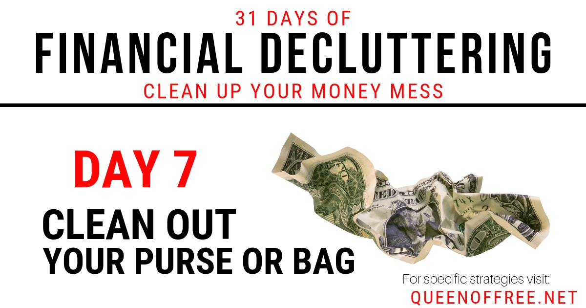 Keep on Decluttering! Clean out your purse or bag with these simple tips to help you clear out clutter and keep it that way.