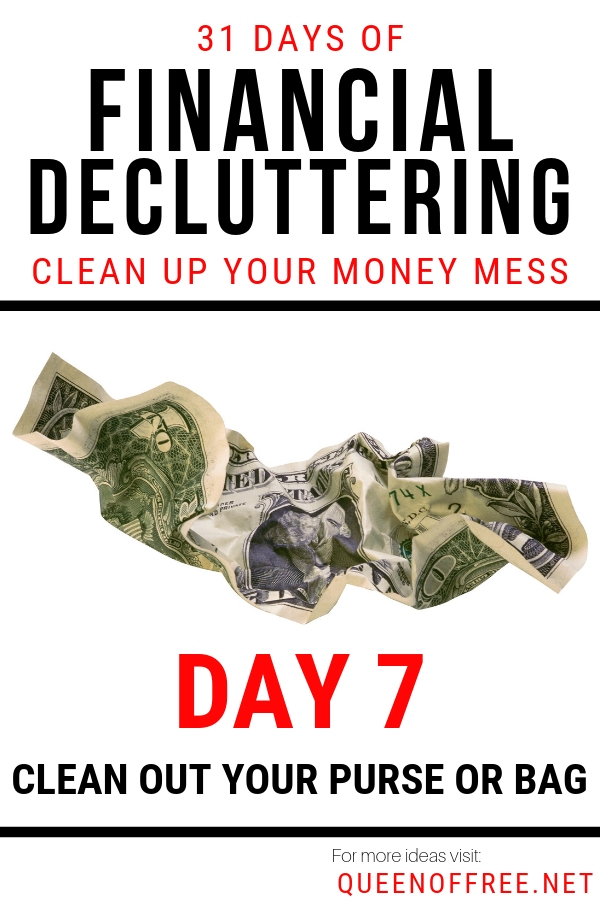 Keep on Decluttering! Clean out your purse or bag with these simple tips to help you clear out clutter and keep it that way.